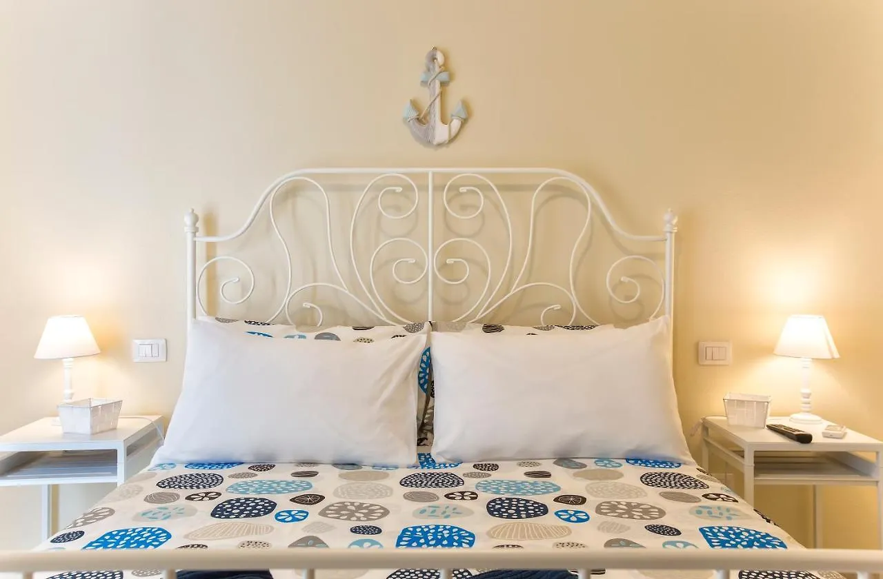 Guest house White Coral Rooms Accomodation Fast Check-In Alghero Italy